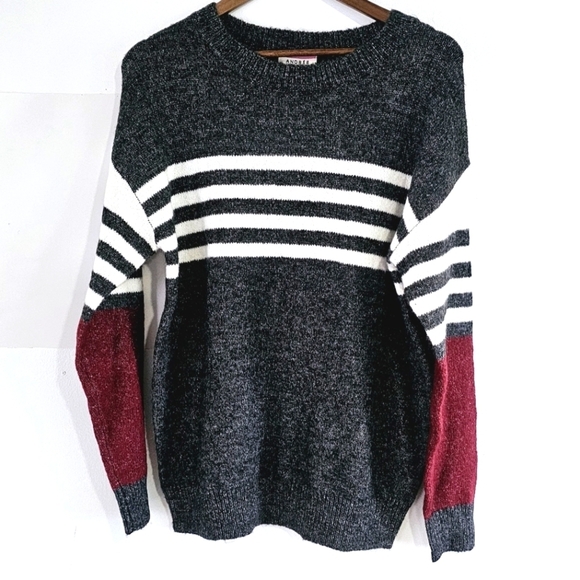 NWT Andree By Unit Gray Striped Crew Neck Ribbed Knit Women's Sweater Size S - Picture 1 of 5